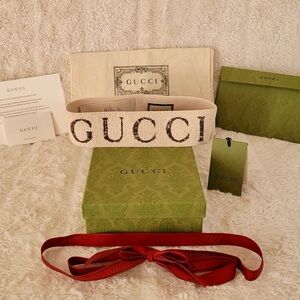 Gucci Elastic Logo Sports Headband — Cream